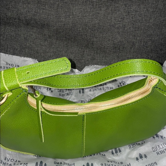 Portland Leather Mantis Classic Nora Shoulder Bag - Picture 3 of 11